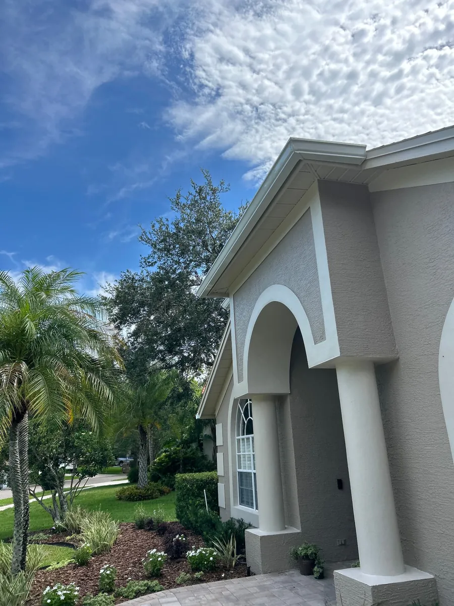 6-inch seamless K-style gutters installed on a home in Lutz, Florida