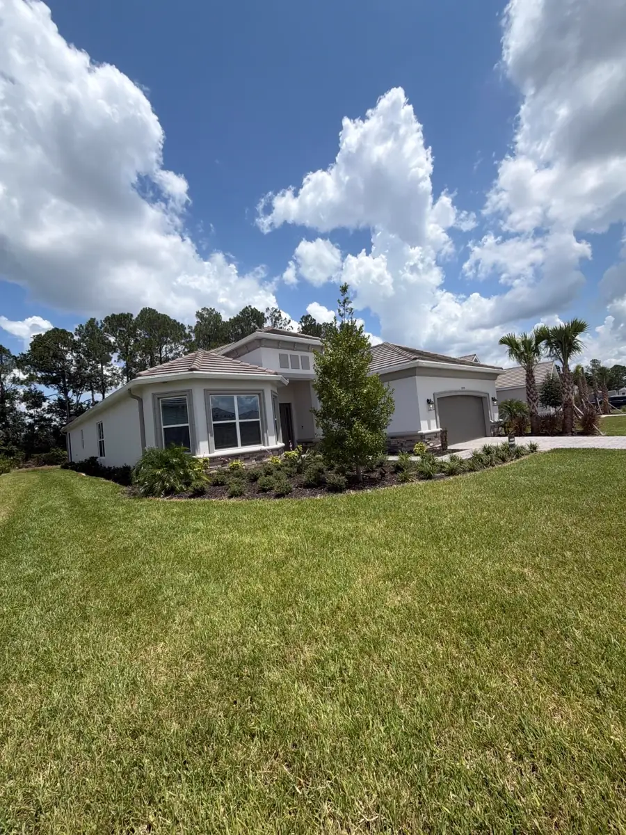7-inch seamless gutters installed on a tile-roof home in Wesley Chapel, Florida