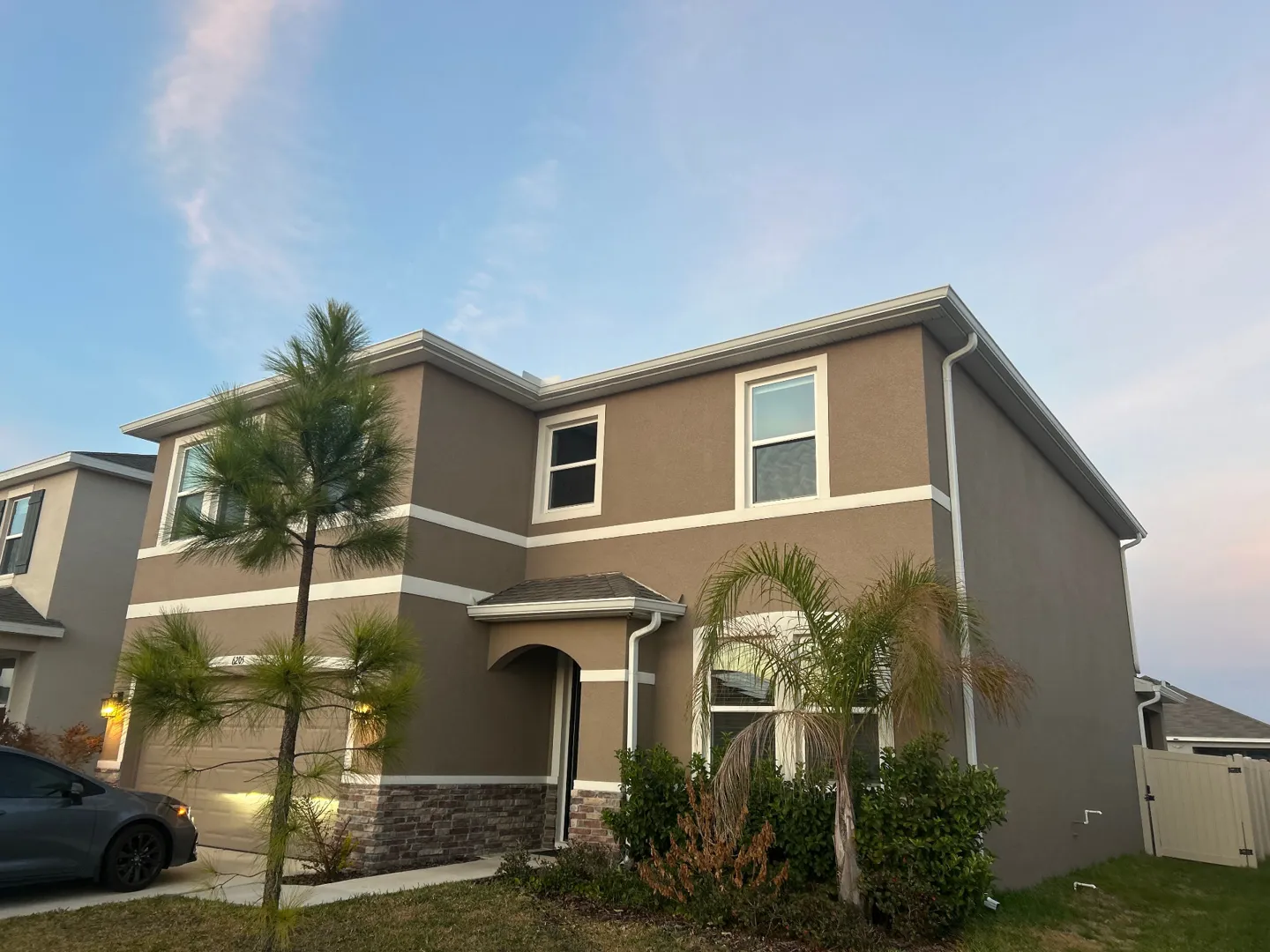 Two-story Dade City FL home with 6-inch seamless K-style gutters along the upper and lower rooflines