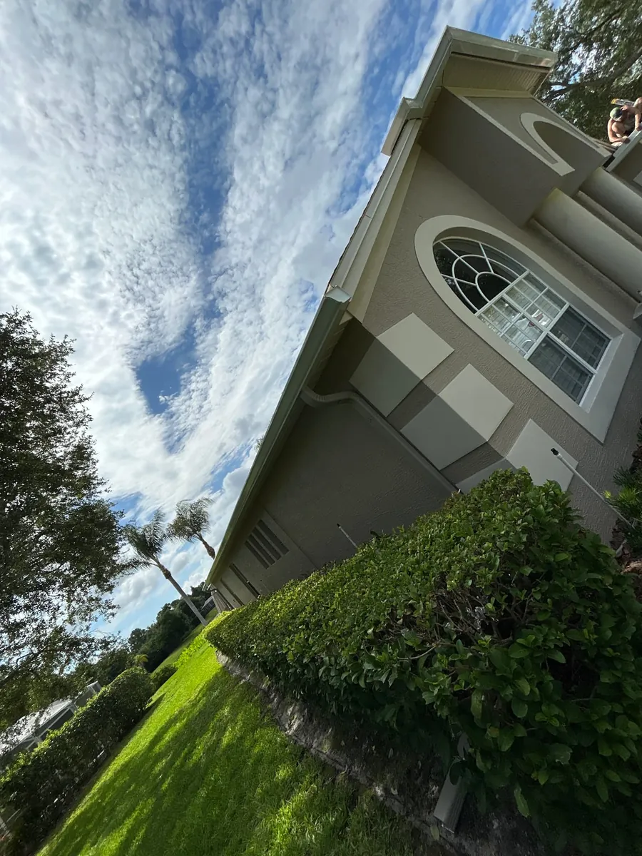 Seamless gutter and downspout system installed on a Lutz, Florida home